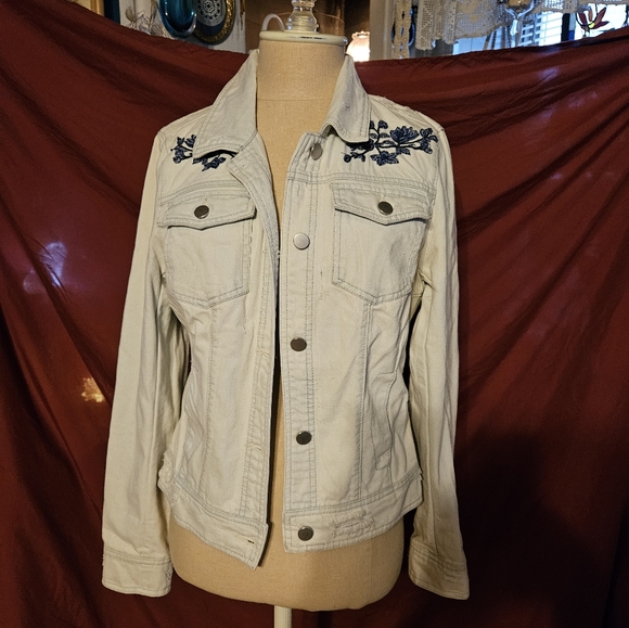 Patched denim jacket - Picture 1 of 5
